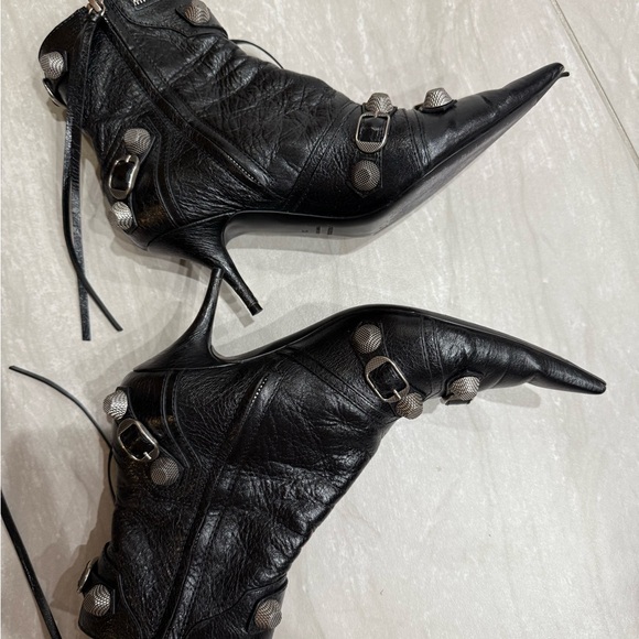 WOMEN'S CAGOLE 90MM BOOTIE IN BLACK - Picture 5 of 9